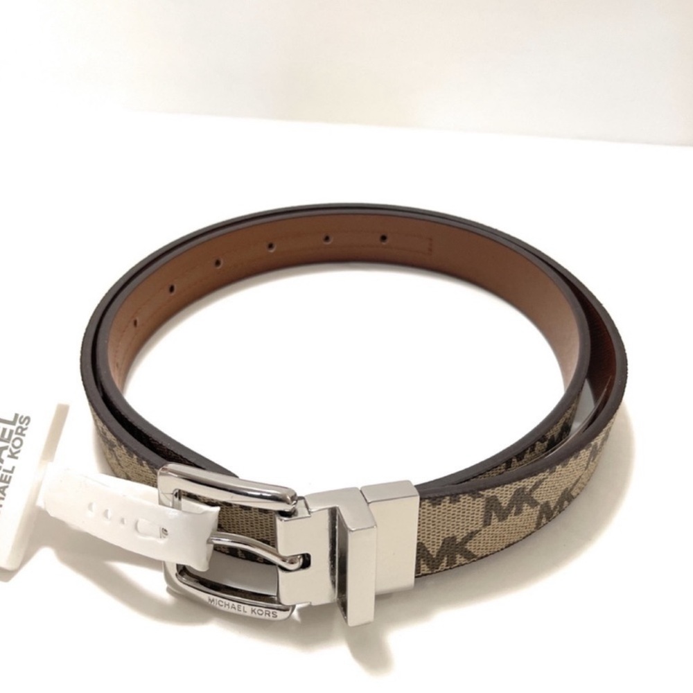 MICHAEL KORS Genuine Leather Twist Reversible MK Logo Belt. Size Medium. NWT